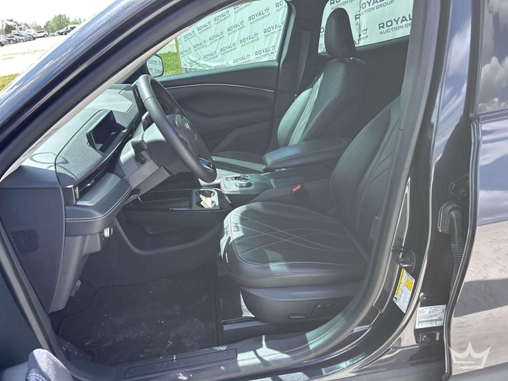 2021-ford-mustang-mach-e-image-10