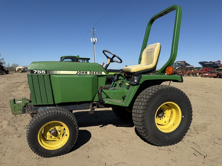 john-deere-755-image-1
