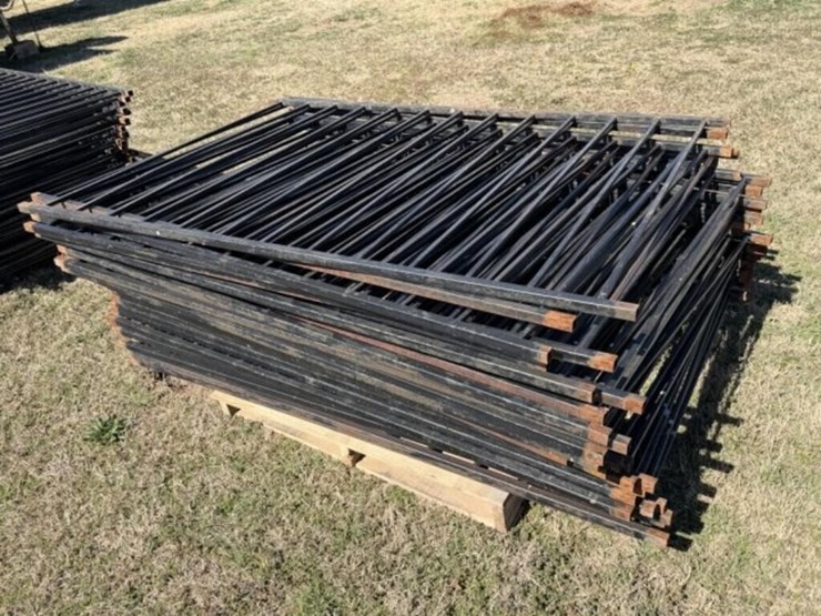 28-count--metal-fence-panels-image-3