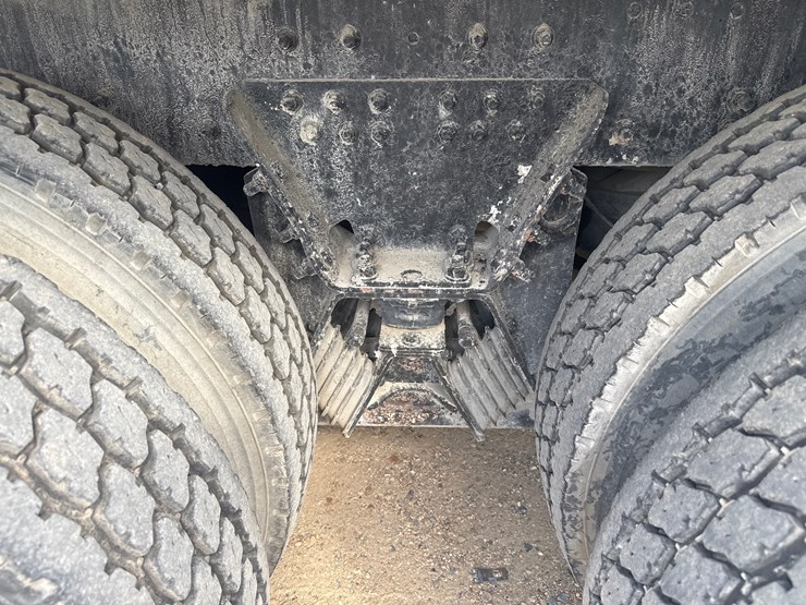 2006-peterbilt-357-image-10