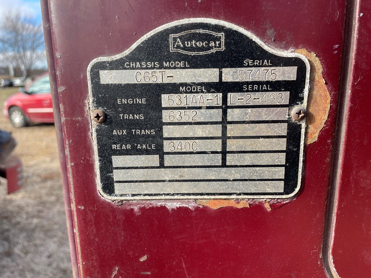 #4205-•-autocar-day-cab-semi-tractor,-(has-title)-image-26