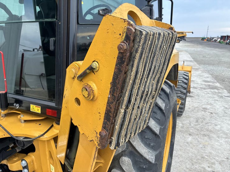 2017-caterpillar-415f2-image-27