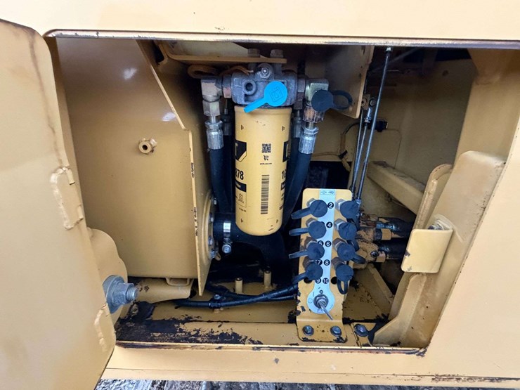 2007-caterpillar-d3g-lgp-image-31