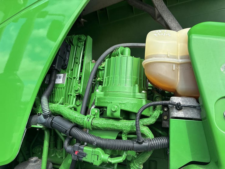 2013-john-deere-8335r-image-66
