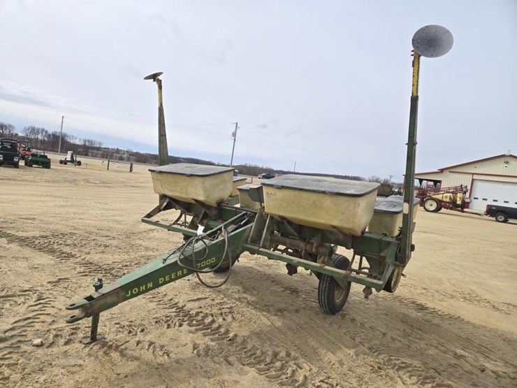 john-deere-7000-image-1