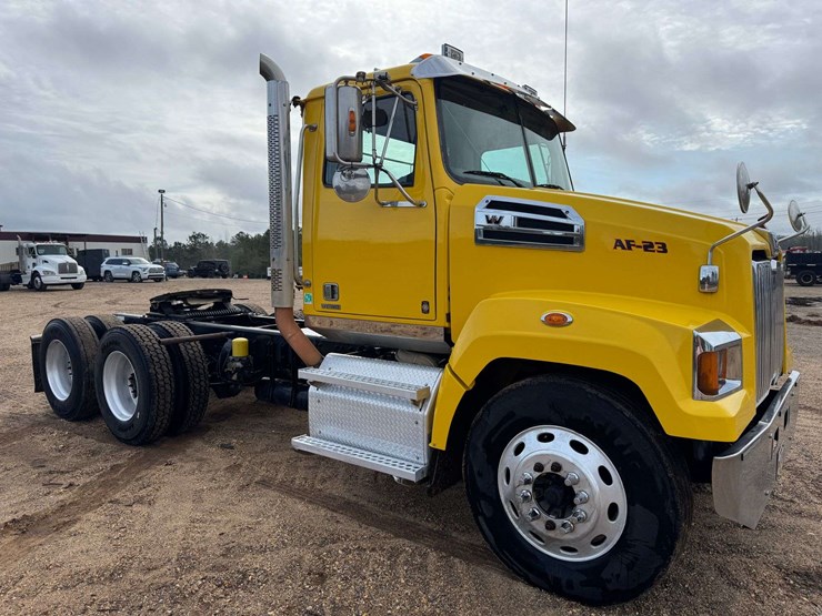 2017-western-star-4700-image-2