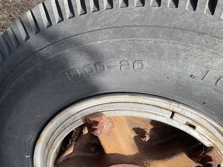 #4205-•-autocar-day-cab-semi-tractor,-(has-title)-image-8