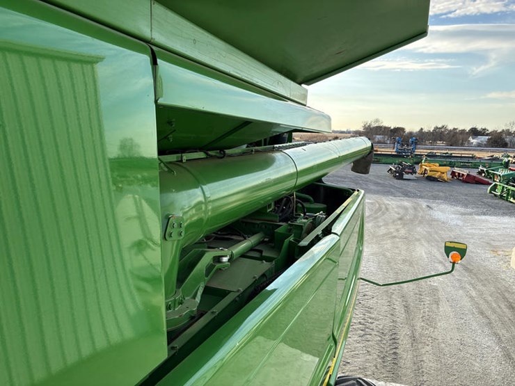 2009-john-deere-9570-sts-image-95