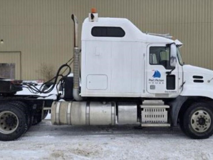 2012-mack-cxu-pinnacle-hiway-tractor---sleeper---h-image-8