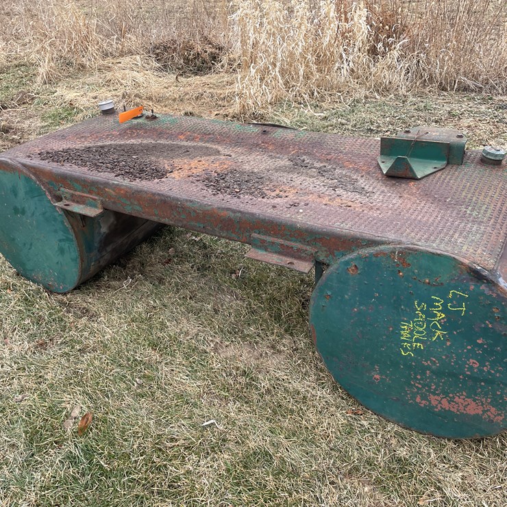 #4225 • Mack Saddle Fuel Tanks