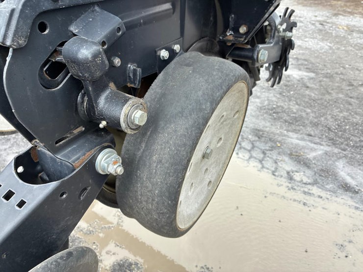 2010-kinze-3600-image-43