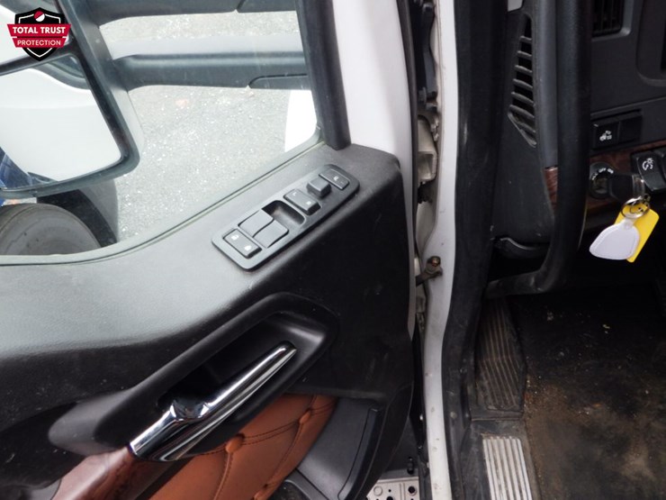 2022-kenworth-t680-image-23