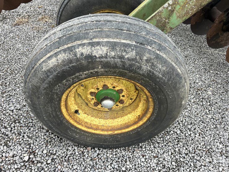 john-deere-230-image-23