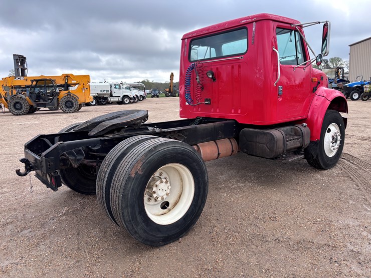 2001-international-4700-image-3