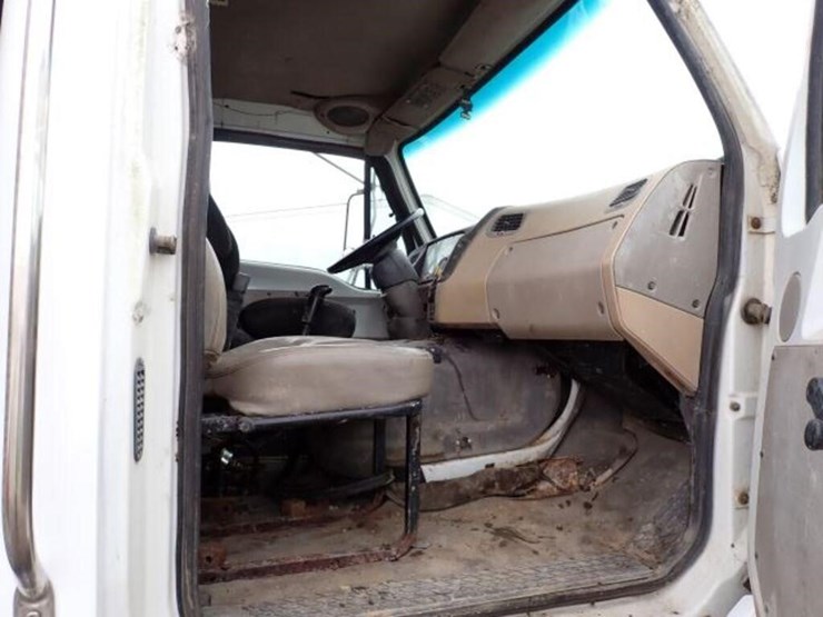 2002-sterling-l9500-image-27