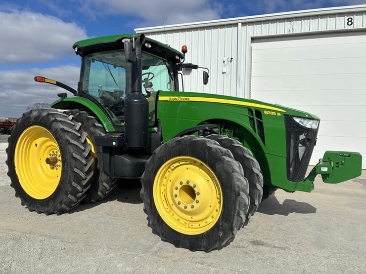 2013-john-deere-8335r-image-1