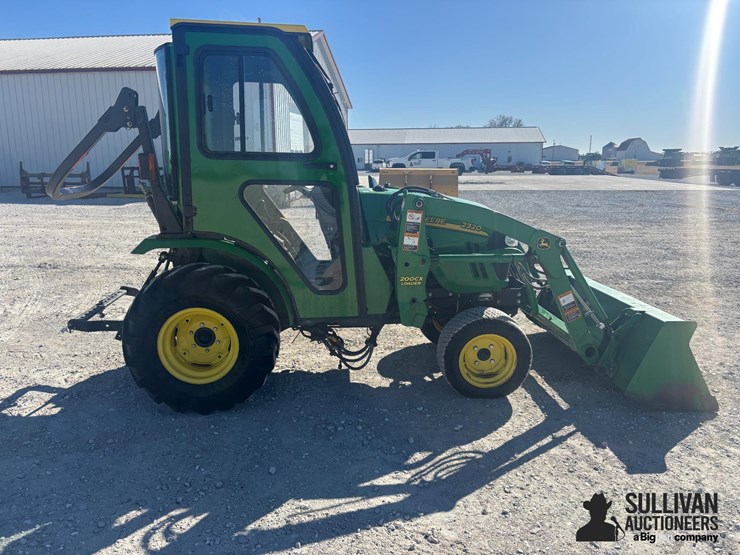 2011-john-deere-2320-image-4