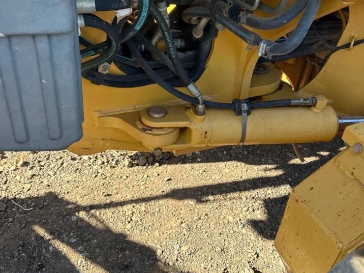 2011-deere-772g-image-29