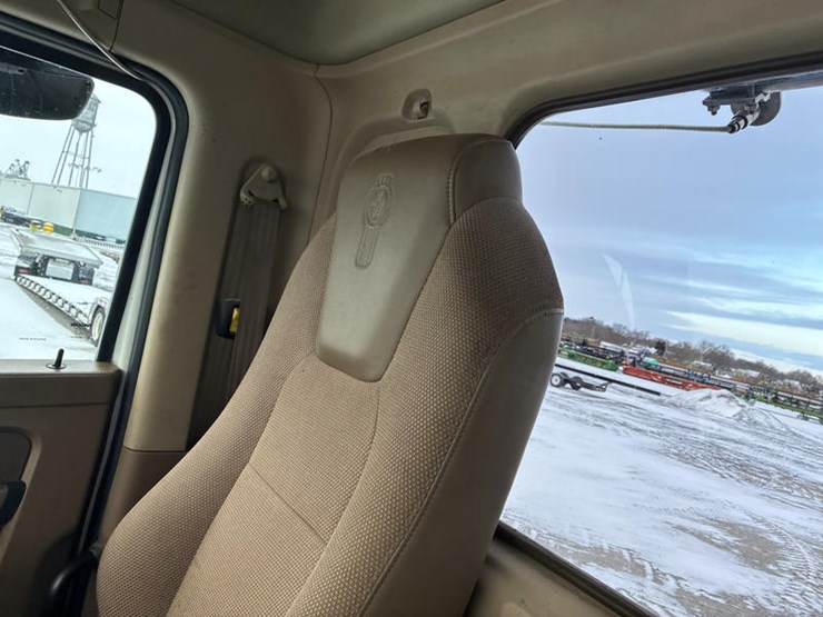 2016-kenworth-t680-image-63