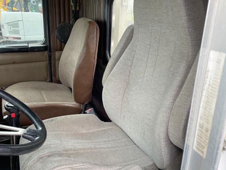 2000-caterpillar-c12-image-35