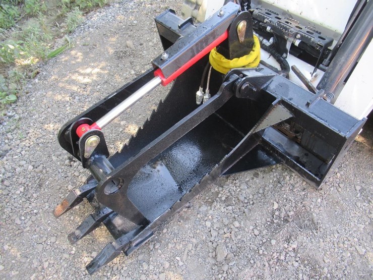 wildcat-skid-steer-ditching-bucket-grapple-image-1