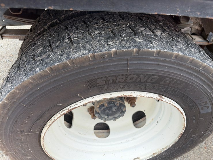 2008-gmc-5500-image-8