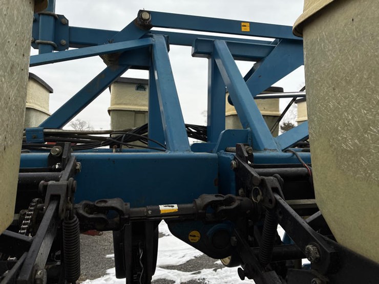 1997-kinze-2600-image-27