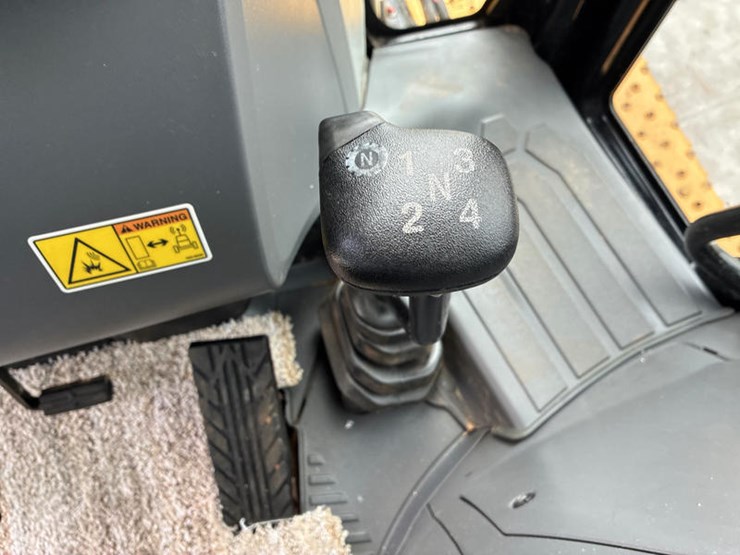 2017-caterpillar-415f2-image-70