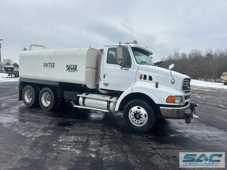 2007-sterling-l9000-4000-gallon-t/a-water-truck-image-3