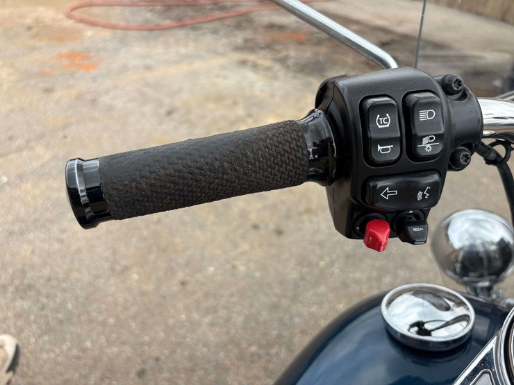 2022-harley-davidson-road-king-police-motorcycle-(17,107-miles)-image-13