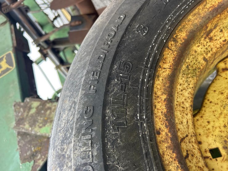 john-deere-230-image-24