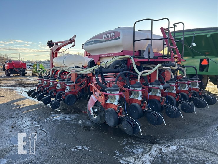 2009-white-8516-image-7