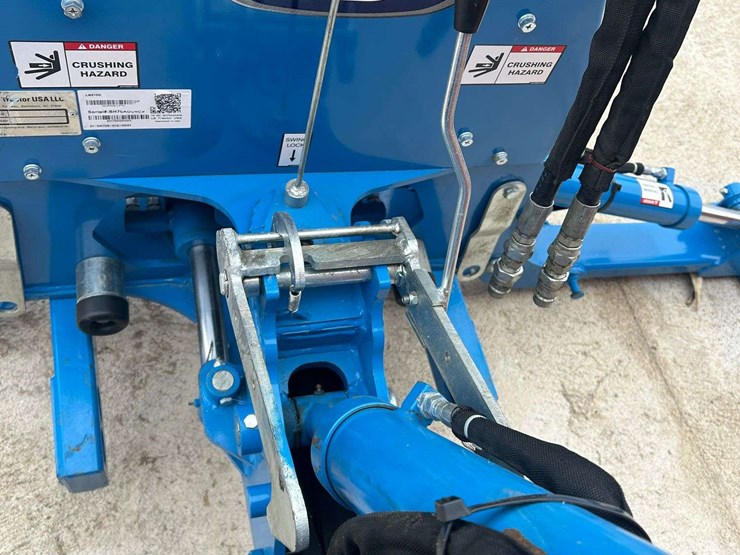 2025-ls-lb2100-backhoe-attachment-image-7