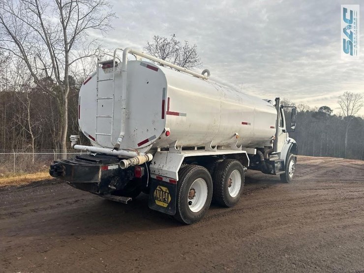 2009-freightliner-mc-4000-gallon-t/a-water-truck-image-4