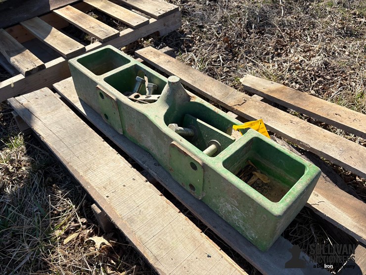 john-deere-weight-bracket-image-1