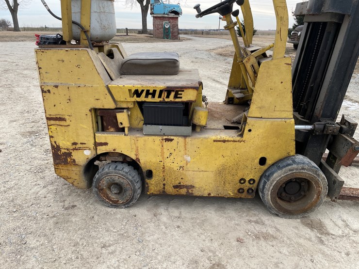 #4224-•-white-lp-forklift-image-22
