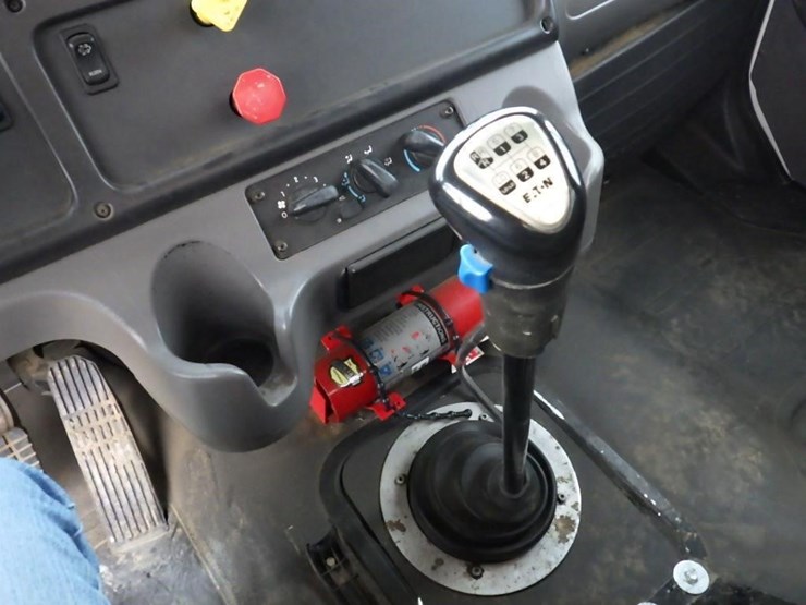 2016-freightliner-m2-15'-t/a-water-truck-image-40