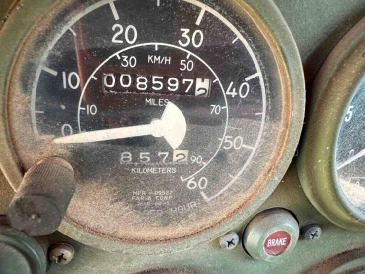 6x6-2-1/2-ton-truck-image-23