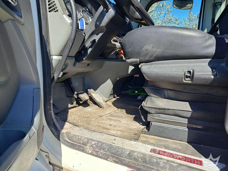 2019-kenworth-t880-image-32