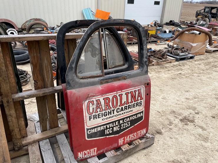 #4405-•-pair-of-mack-b-model-vintage-truck-doors-image-2