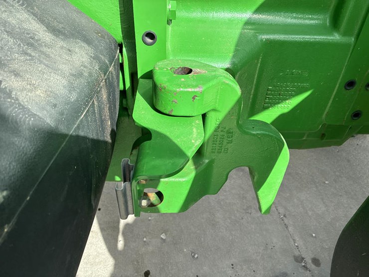 2013-john-deere-8335r-image-22