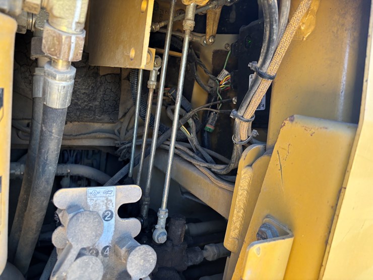 2005-caterpillar-d5g-xl-image-26