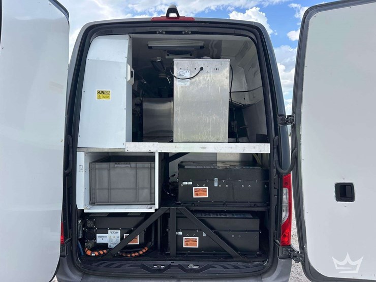 2021-mercedes-benz-sprinter-4500-image-21