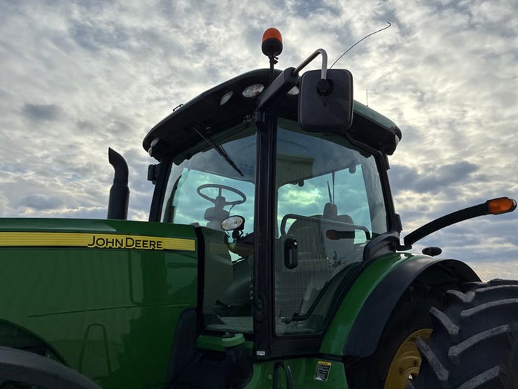 2012-john-deere-8260r-image-34