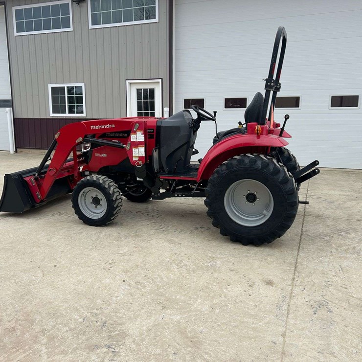 2015 MAHINDRA 1533