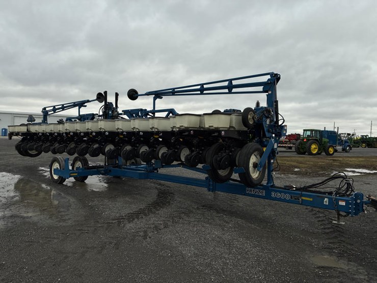 2010-kinze-3600-image-72