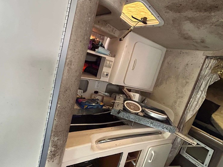 sea-ray-290-sundancer-boat-image-17