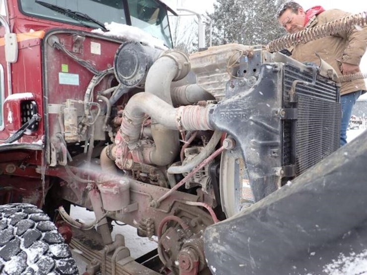 2011-peterbilt-365-image-101