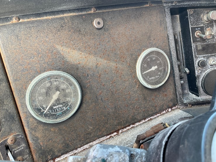 1986-ford-9000-image-28