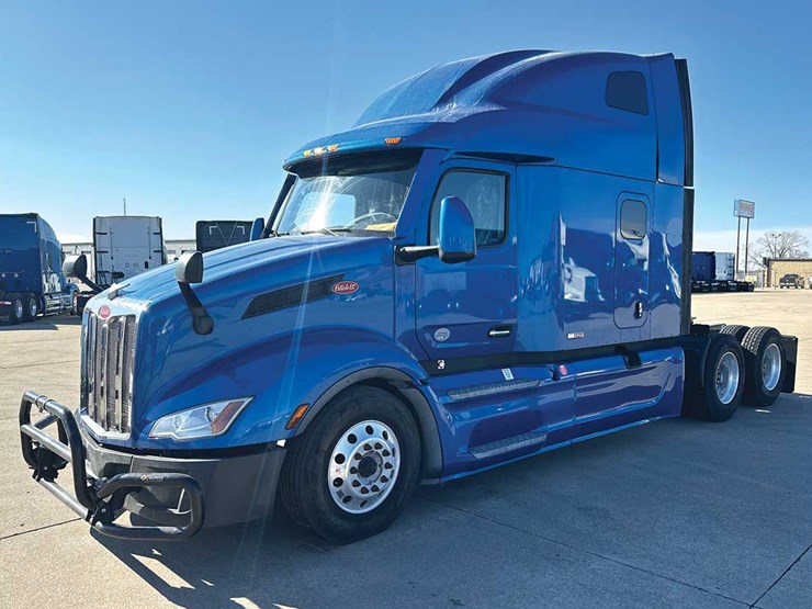 2022-peterbilt-579-image-2